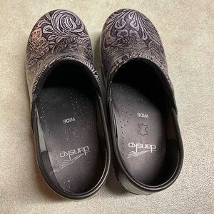 Womens size 36 wide DANSKO clogs